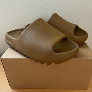 Yeezy Slide in Ochre
